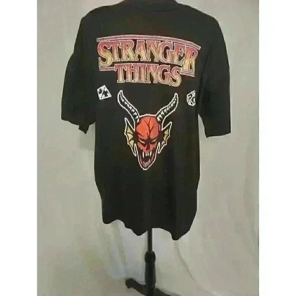 Netflix Stranger Things Hellfire Club T-Shirt Size XL - Picture 1 of 4